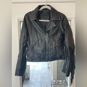 MAURITIUS LEATHER WOMEN'S CRISSY STAR AND FRINGE DETAIL LEATHER JACKET SIZE 6.